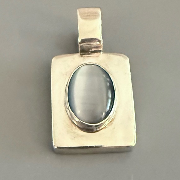 Mexico Jewelry - Mexico Blue Cats Eye Sterling Silver Pendant
18 Grams
